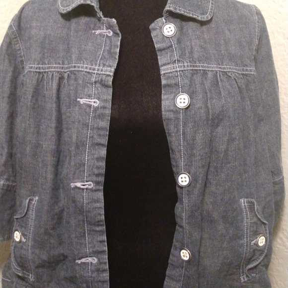 Cute Cropped Denim Jacket - Picture 2 of 4